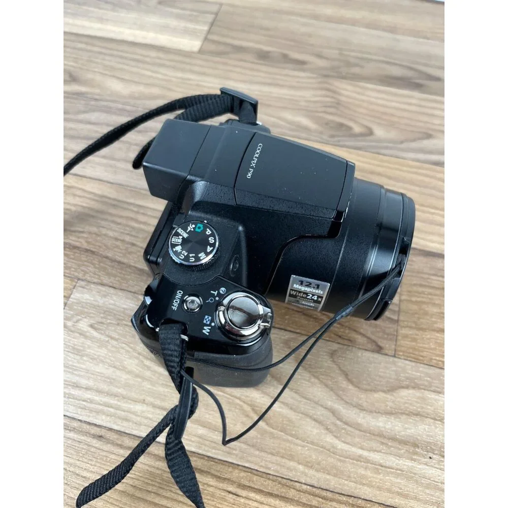 Nikon COOLPIX P90 12.1 MP Digital Camera (Tested) No Charger